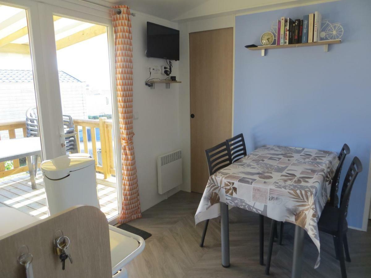 Hebergement Dans Un Domaine A Litteau 外观 照片